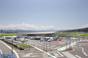 駐車場込み外観(ヘルシーテラス提供).jpg